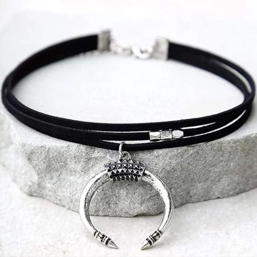 Choker Necklace with moon Pendant - Picture 2 of 10